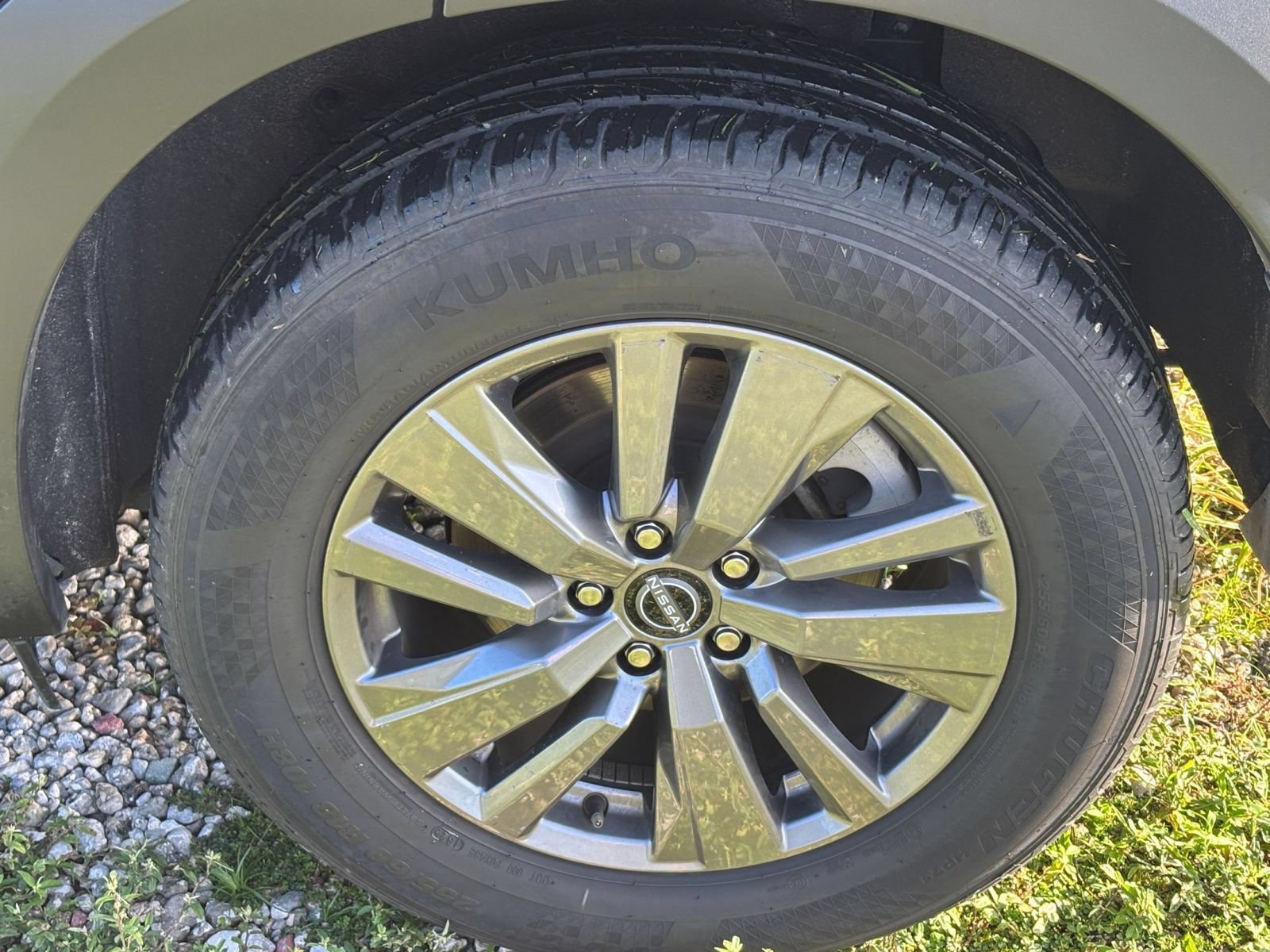 Used 2025 Nissan Pathfinder SV FWD image 32
