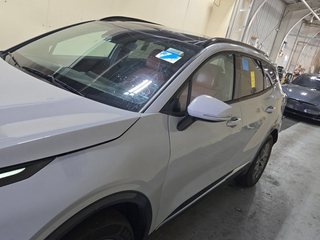 Used 2023 Kia Sportage SX AWD/4WD image 2