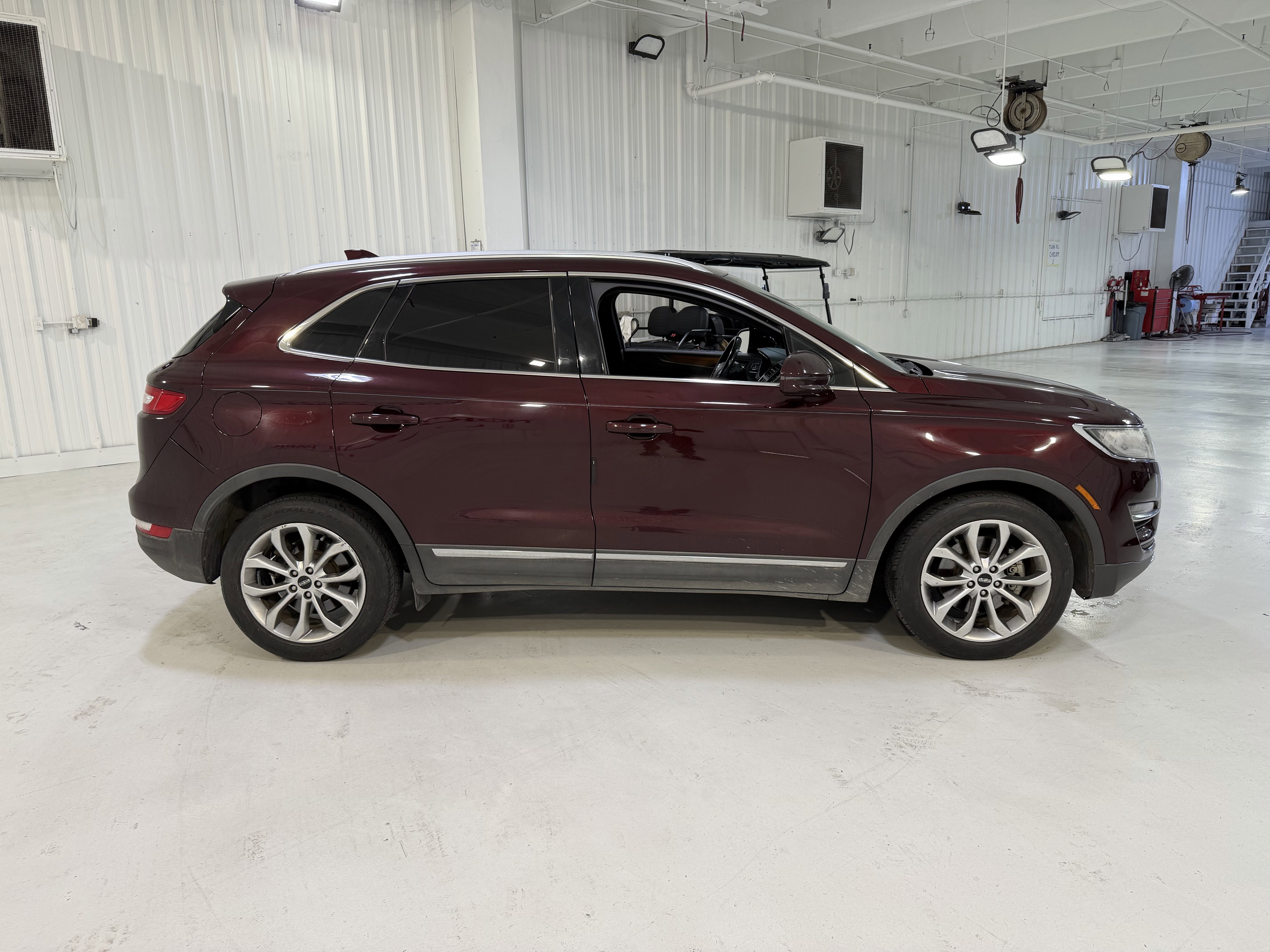 Used 2018 Lincoln MKC Select w/ Select Plus Package FWD image 6