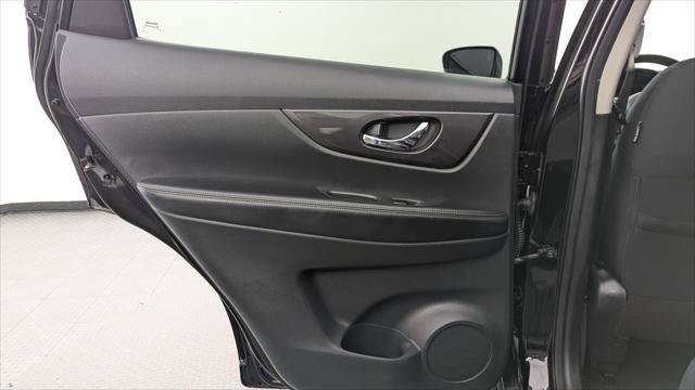 Used 2020 Nissan Rogue SV w/ Premium Package AWD/4WD image 16