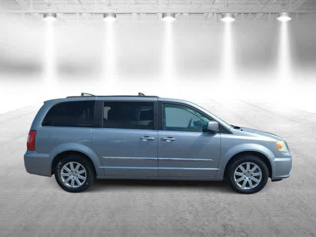 Used 2014 Chrysler Town & Country Touring FWD image 9