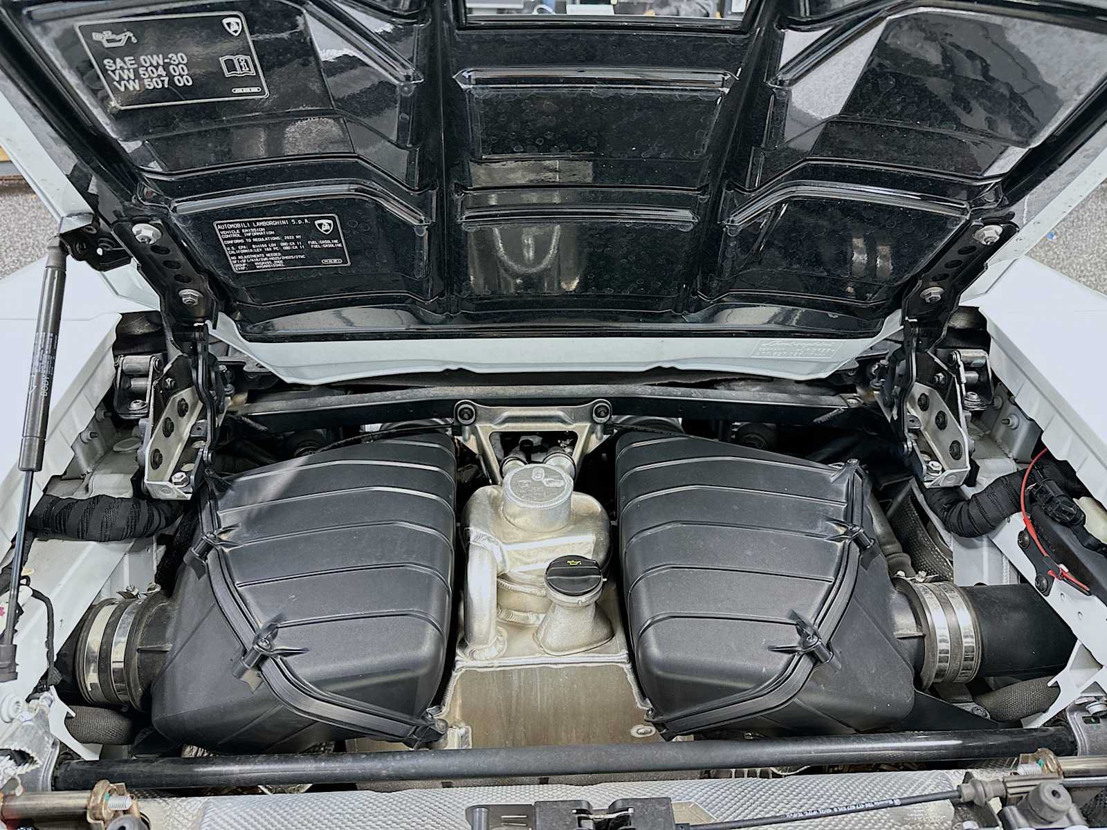 Used 2022 Lamborghini Huracan EVO RWD image 27