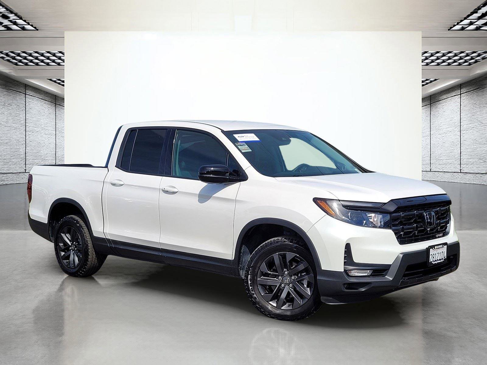Used 2025 Honda Ridgeline Sport image 2