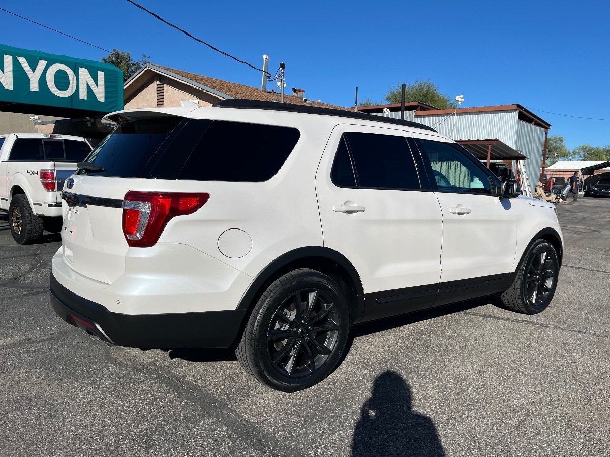 Used 2017 Ford Explorer XLT w/ Equipment Group 202A FWD image 4