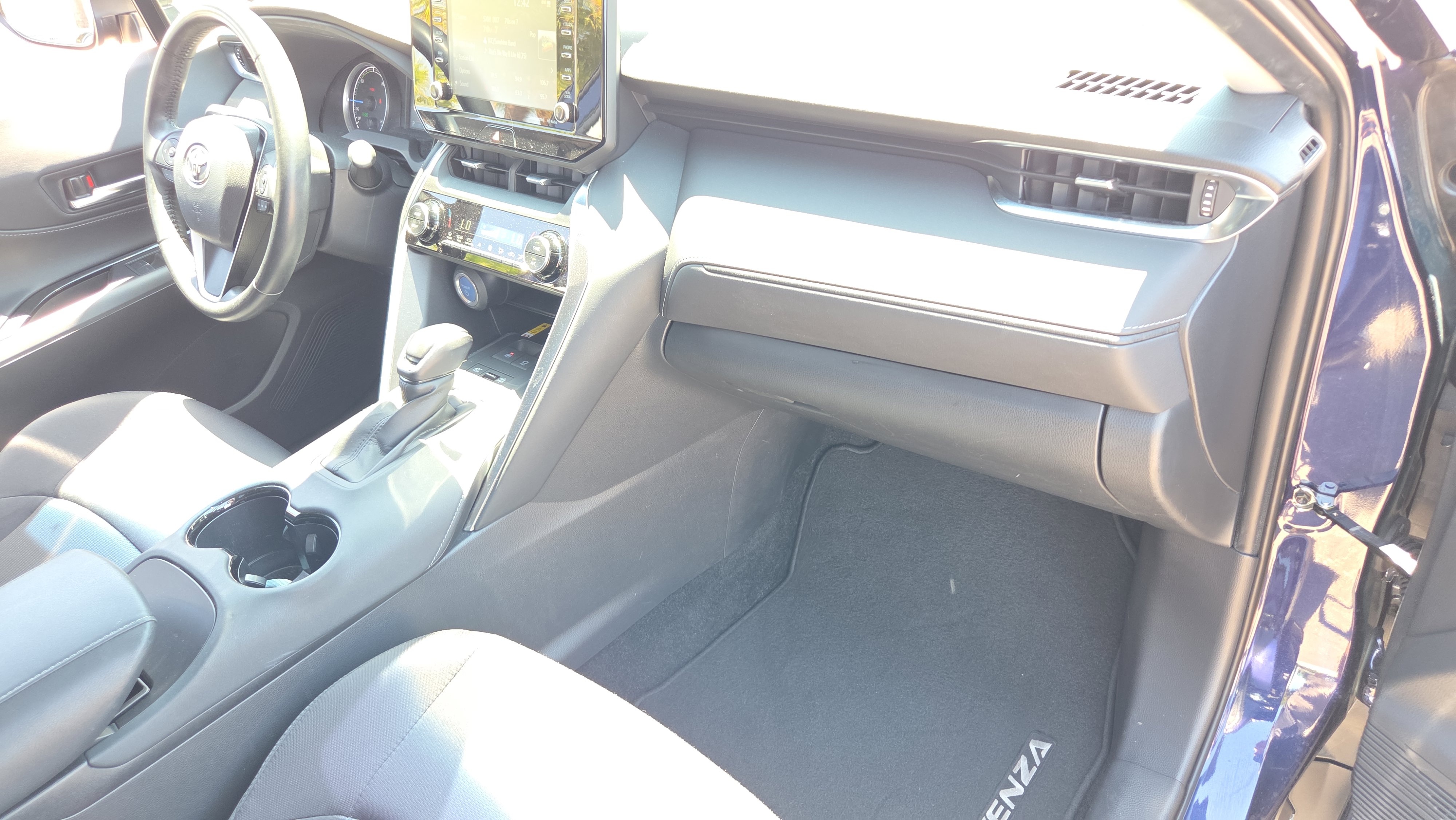 Certified 2022 Toyota Venza LE image 26