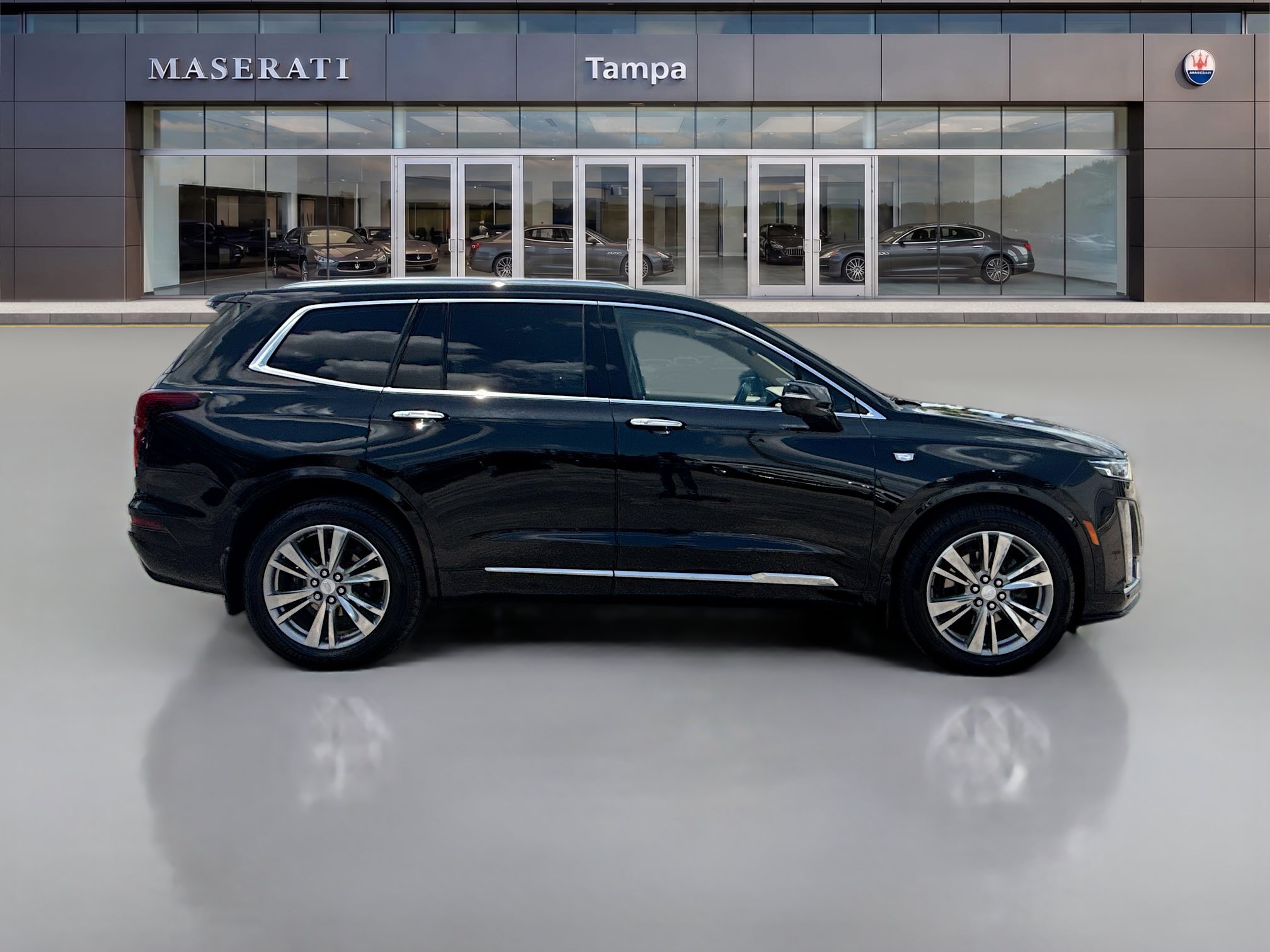Used 2024 Cadillac XT6 Premium Luxury w/ Platinum Package AWD/4WD image 2