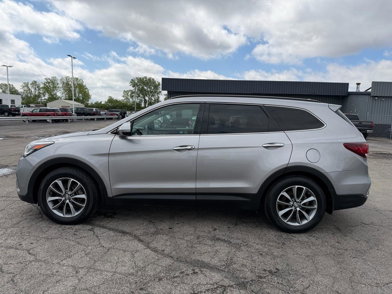 Used 2017 Hyundai Santa Fe SE AWD/4WD image 4
