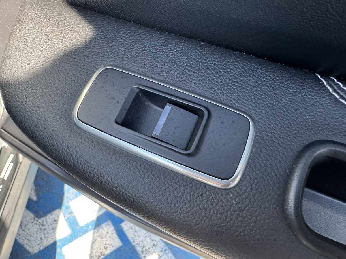 Used 2017 Jaguar F-PACE S image 40