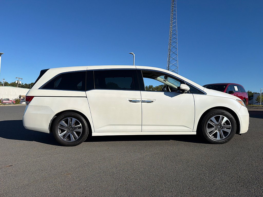 Used 2014 Honda Odyssey Touring Elite image 2
