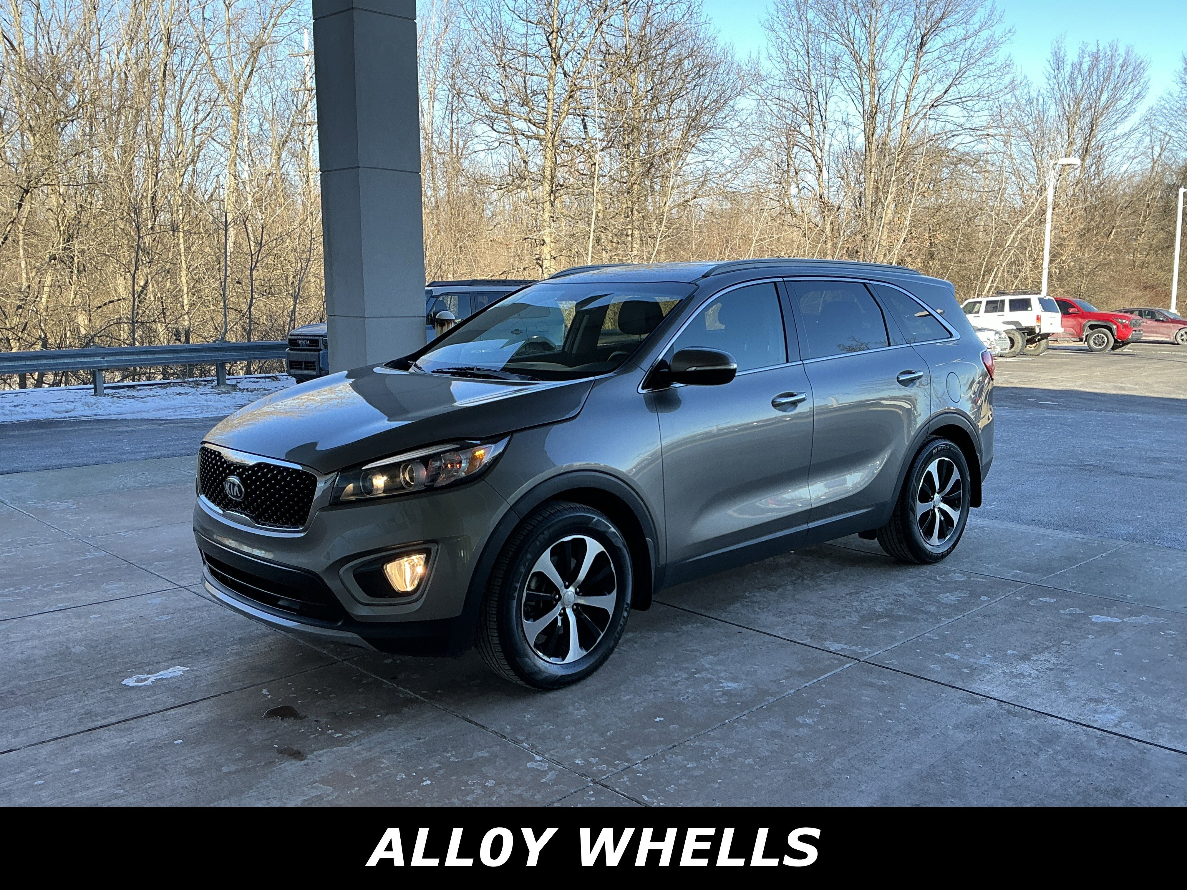 Used 2016 Kia Sorento EX image 3