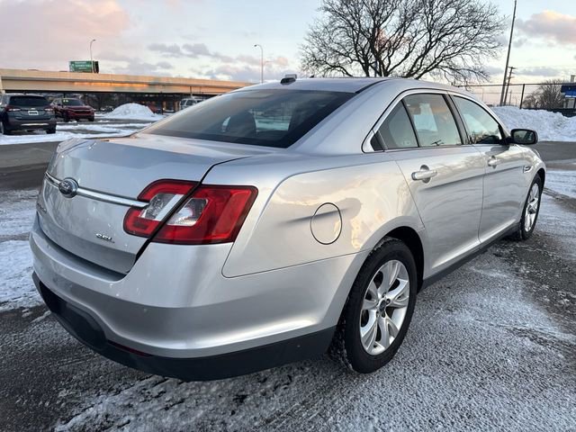 Used 2010 Ford Taurus SEL image 2