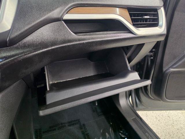 Used 2020 GMC Terrain SLE w/ Driver Convenience Package FWD image 27