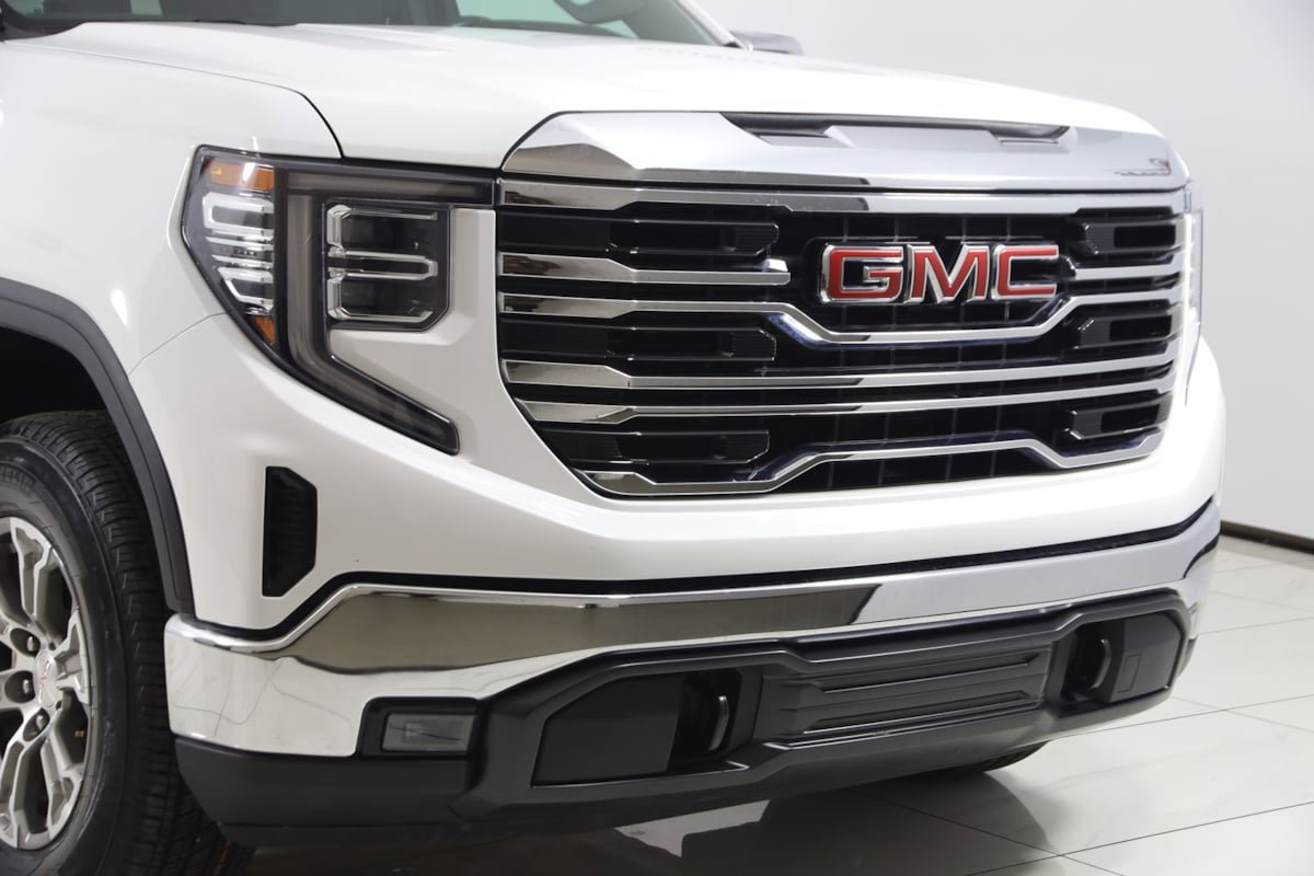 Used 2023 GMC Sierra 1500 SLT w/ SLT Convenience Package AWD/4WD image 41