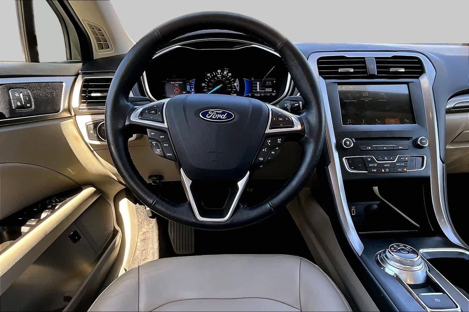 Used 2017 Ford Fusion Energi SE FWD image 5