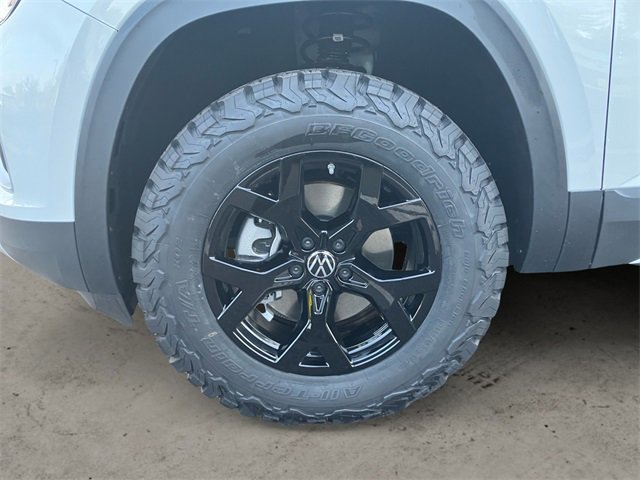 New 2025 Volkswagen Atlas Peak Edition SE image 14
