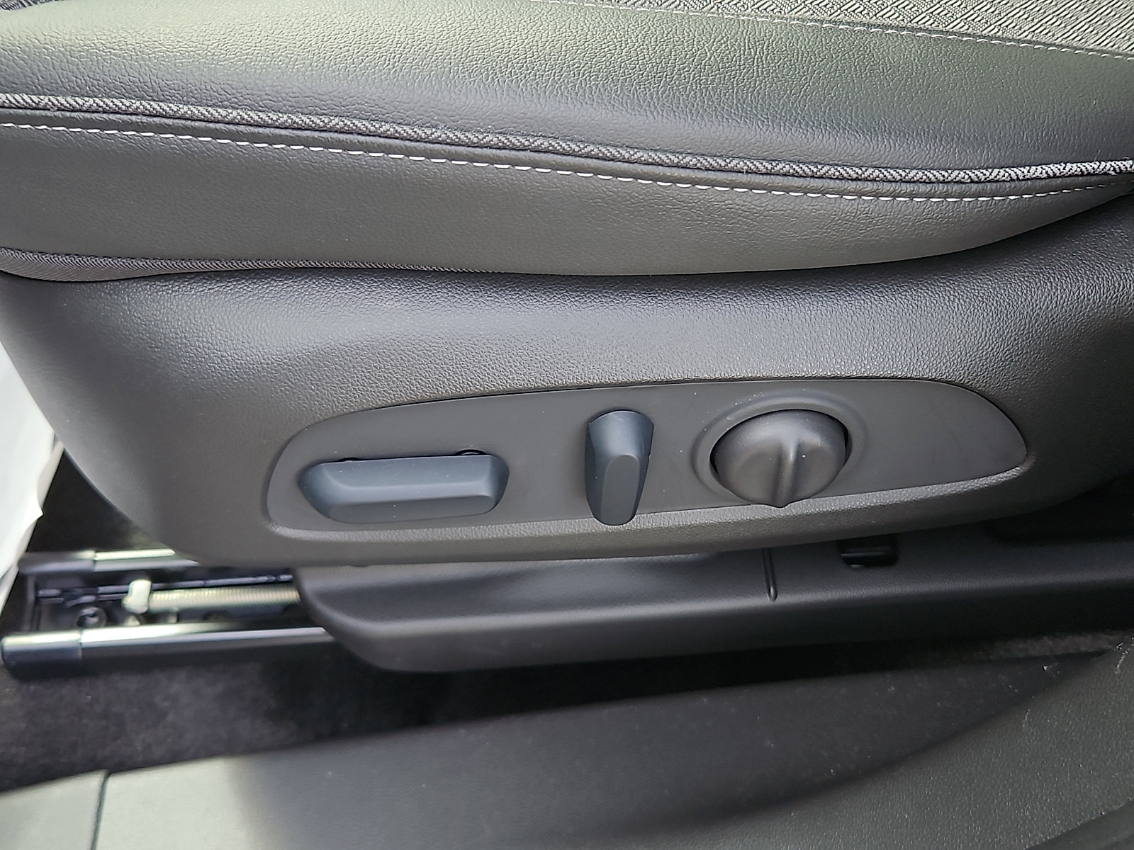 Used 2023 Buick Encore GX Select w/ Safety Package II AWD/4WD image 26