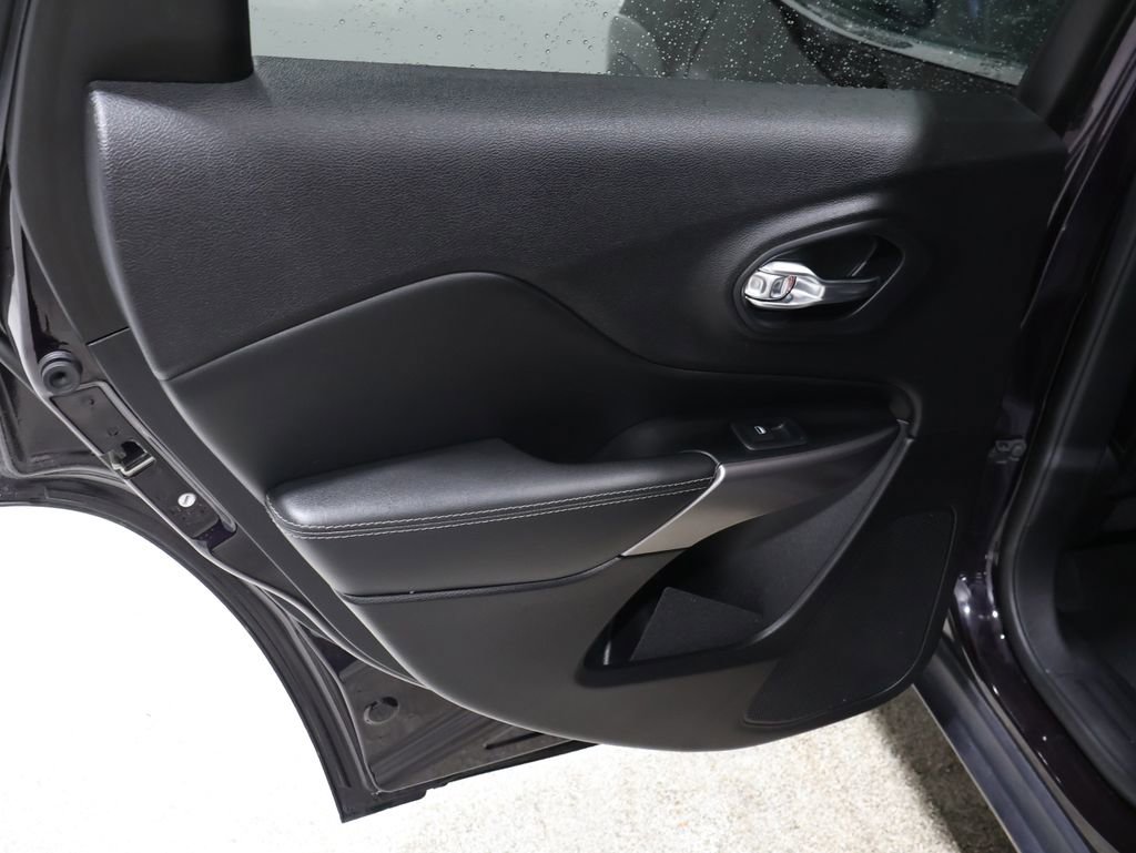 Certified 2021 Jeep Cherokee Latitude Lux w/ Comfort/Convenience Group image 20