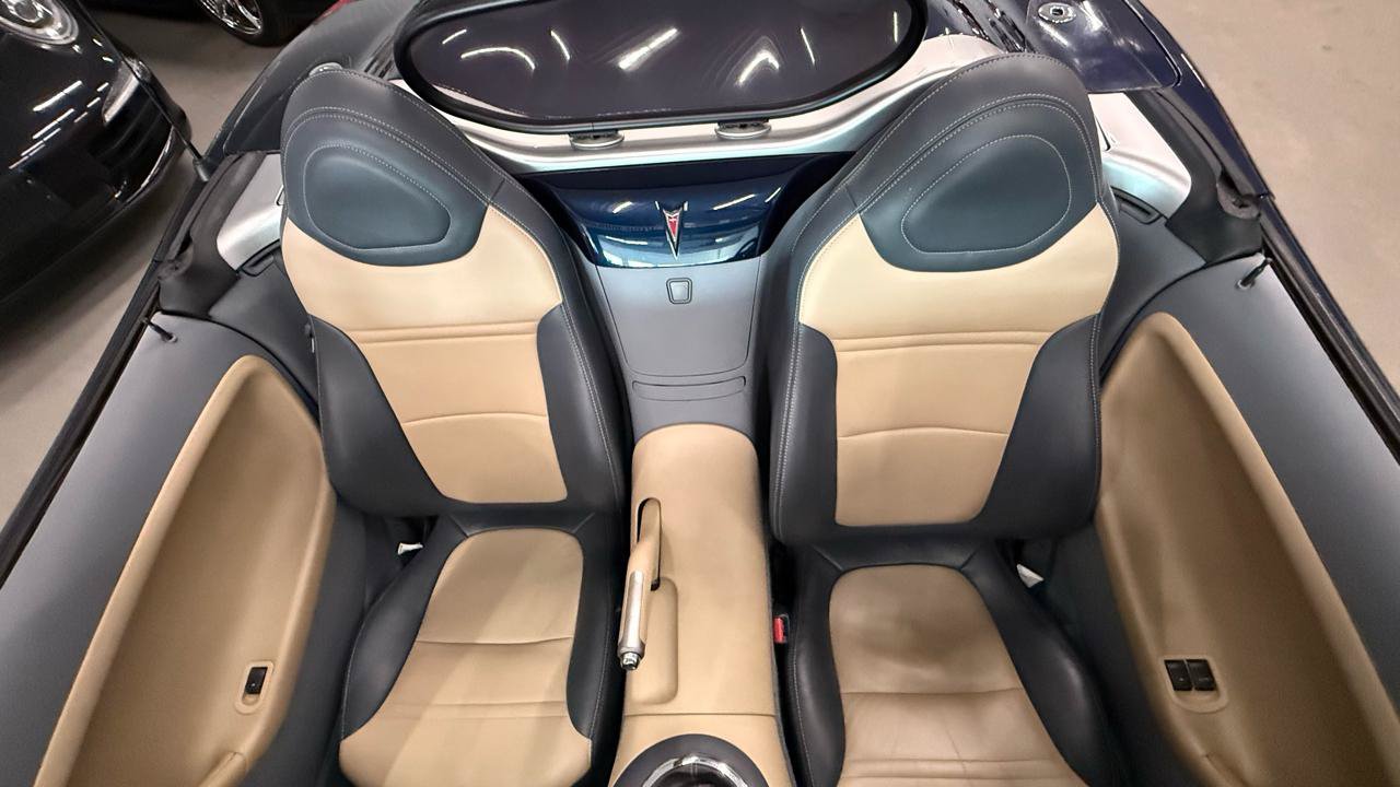 Used 2006 Pontiac Solstice Convertible w/ Premium Package RWD image 32