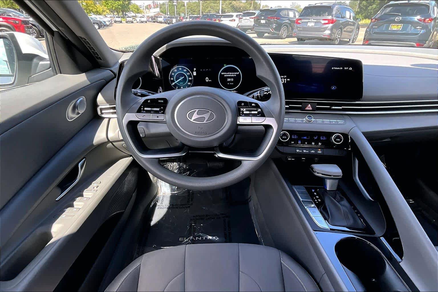 Used 2024 Hyundai Elantra Blue FWD image 5