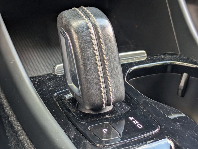 Used 2021 Volvo XC40 T5 R-Design image 10