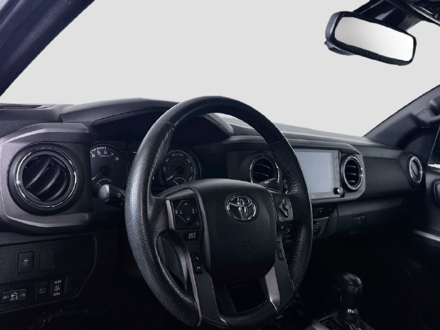 Used 2021 Toyota Tacoma TRD Off-Road w/ TRD Premium Off Road Package AWD/4WD image 11
