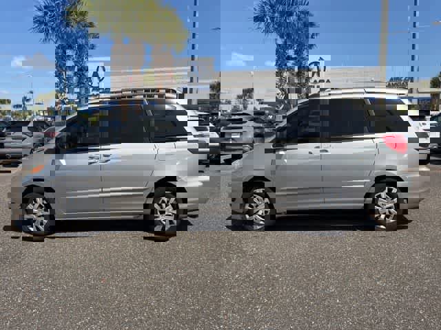 Used 2010 Toyota Sienna FWD image 11