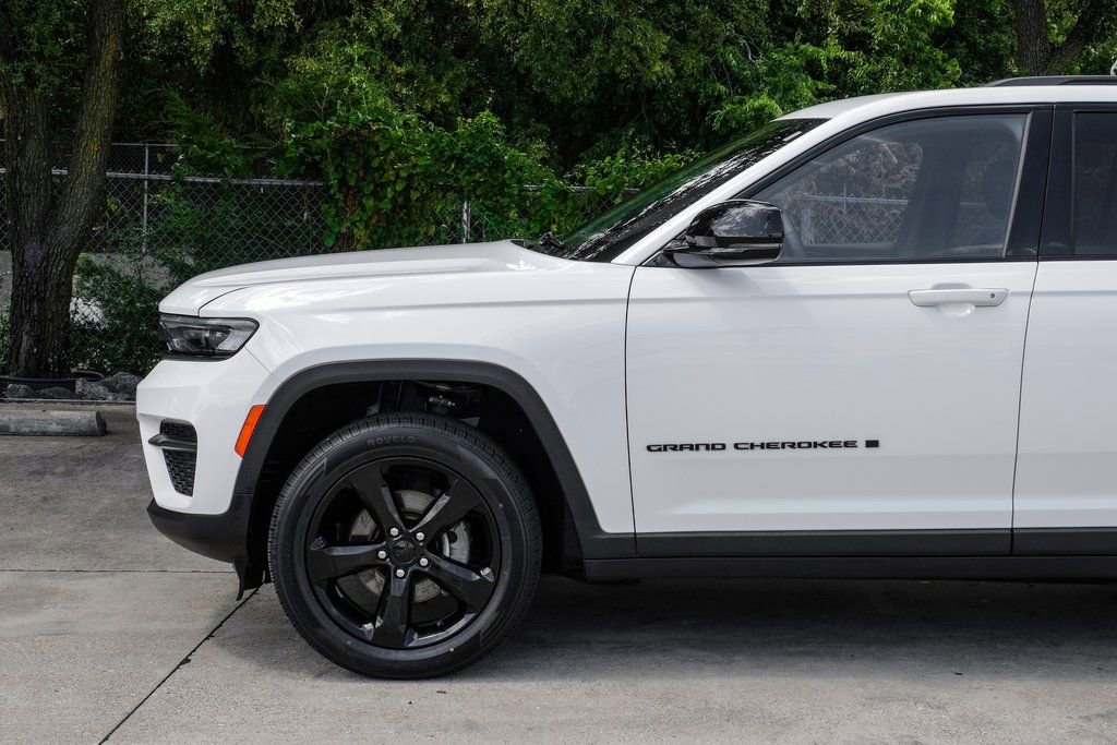 Used 2023 Jeep Grand Cherokee Altitude image 21