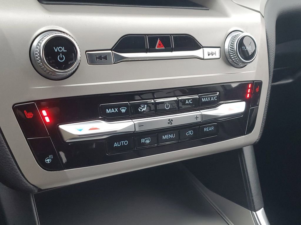 Used 2023 Ford Explorer XLT w/ Equipment Group 202A image 30