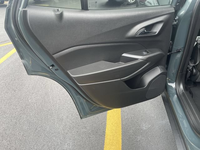 Used 2025 Chevrolet Trax LT FWD image 28