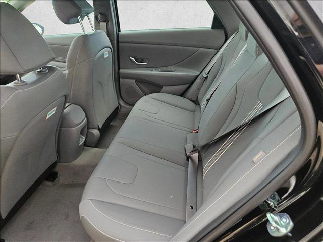 Used 2025 Hyundai Elantra SEL FWD image 11
