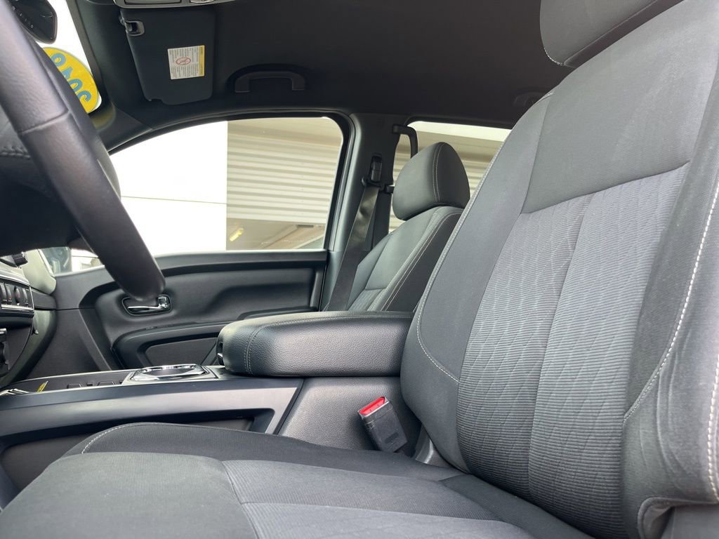 Used 2018 Nissan Titan SV w/ SV Convenience Package image 14