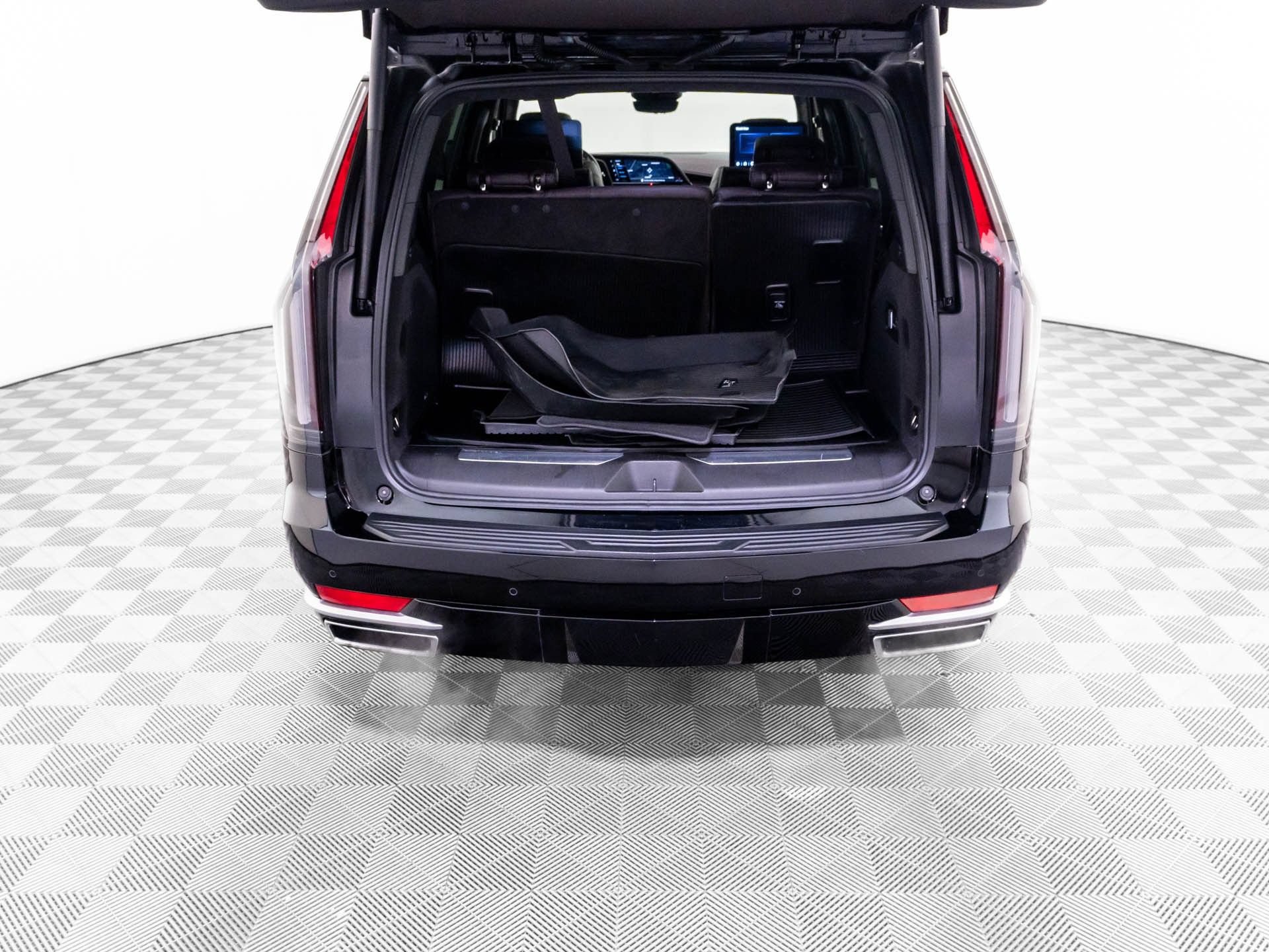 Certified 2024 Cadillac Escalade Premium Luxury Platinum w/ LPO, Floor Liner Package AWD/4WD image 38