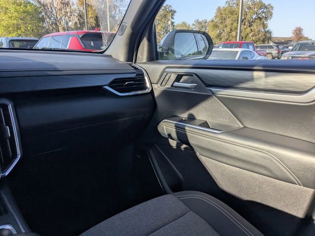 Used 2025 GMC Acadia Elevation image 17