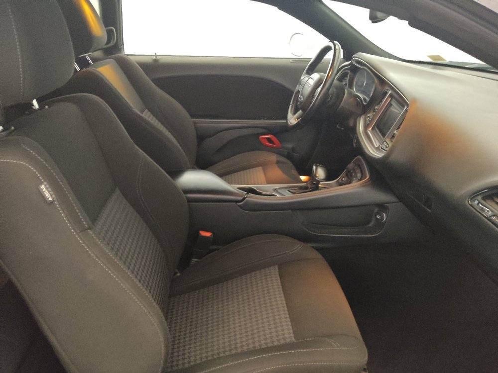 Used 2021 Dodge Challenger SXT w/ Driver Convenience Group RWD image 21