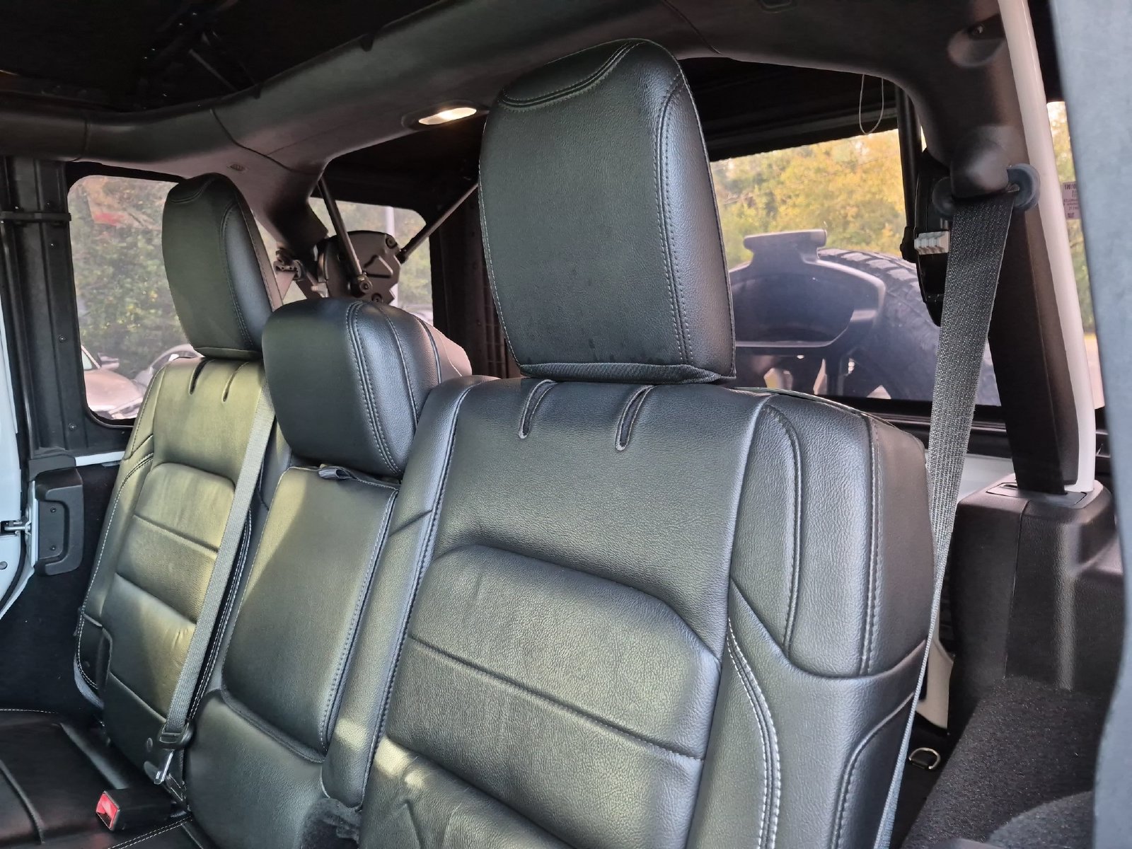 Used 2018 Jeep Wrangler Unlimited Sahara AWD/4WD image 26