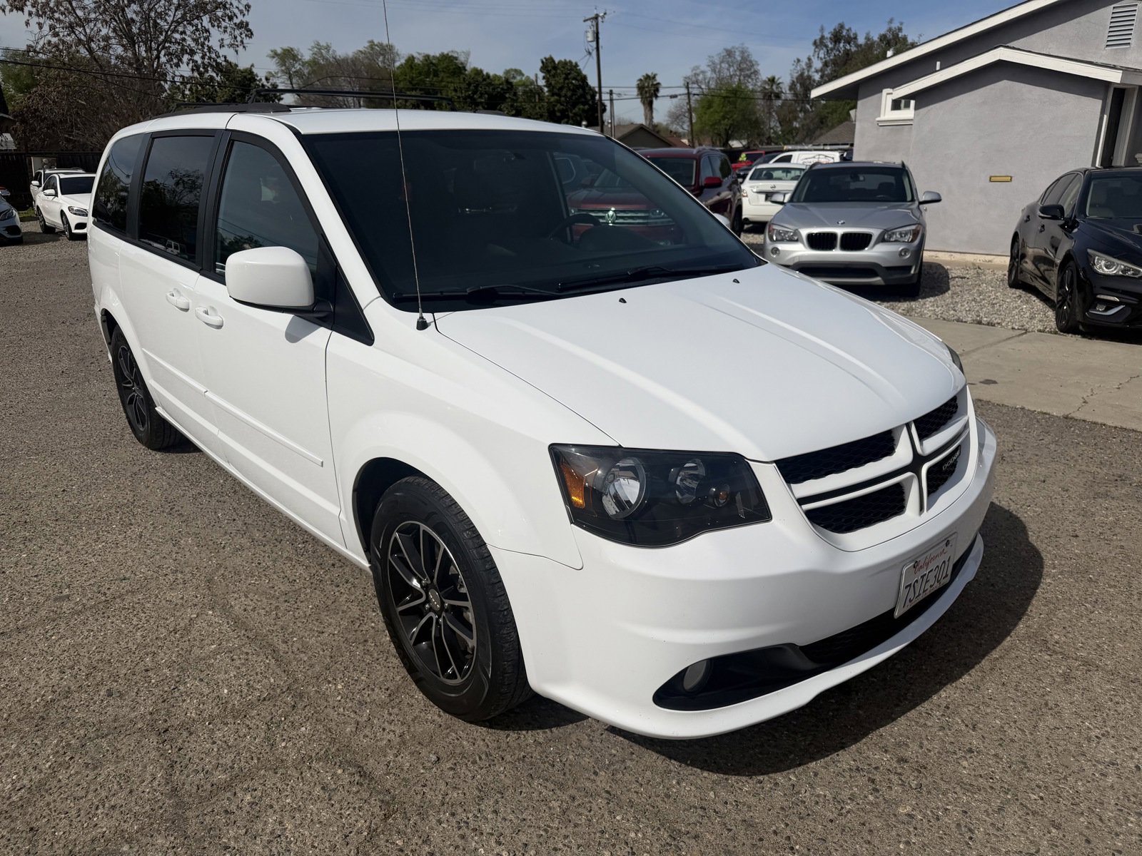 Used 2016 Dodge Grand Caravan R/T image 3