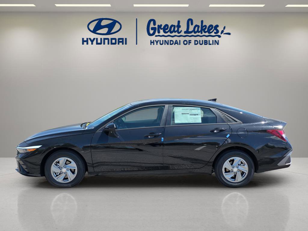 New 2026 Hyundai Elantra SE FWD image 2