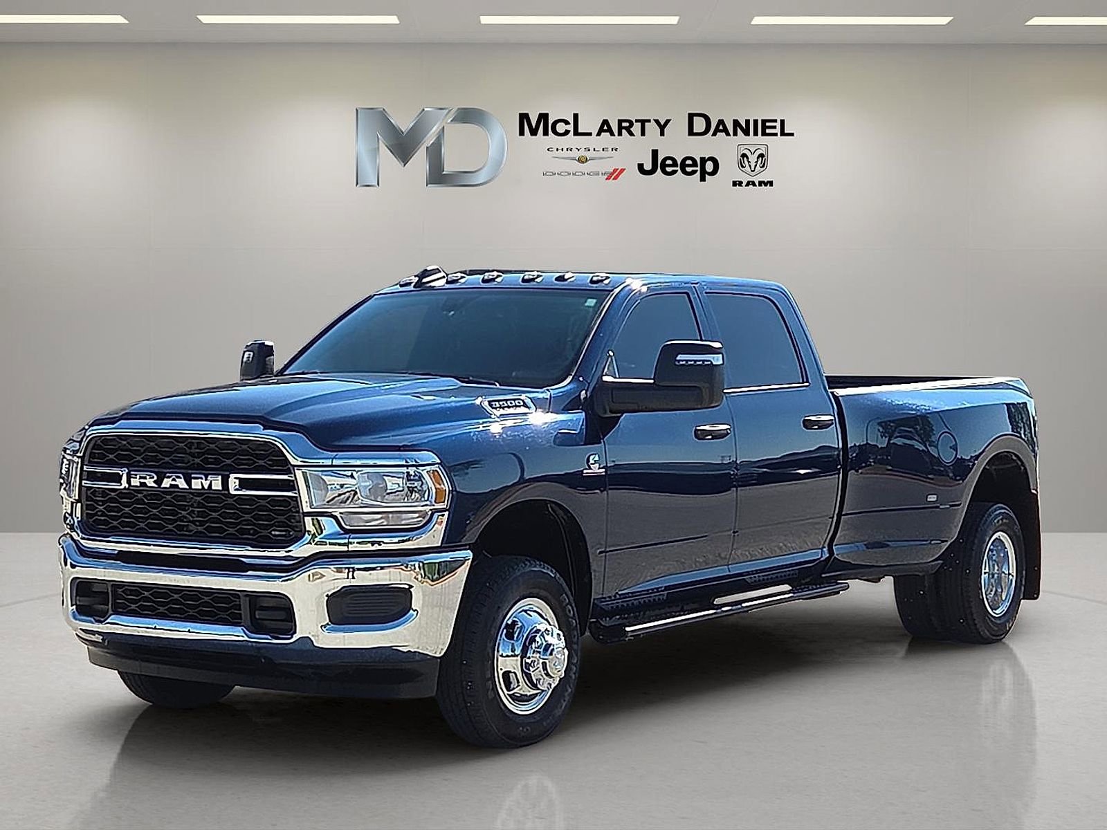 Used 2024 RAM 3500 Tradesman w/ Chrome Appearance Group AWD/4WD image 2