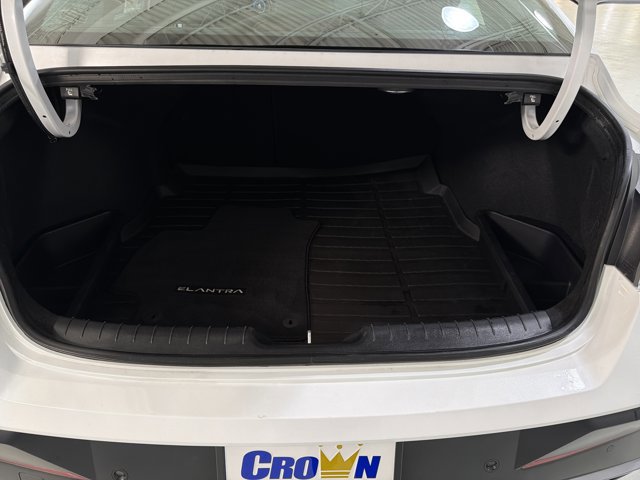 Used 2024 Hyundai Elantra Limited image 11