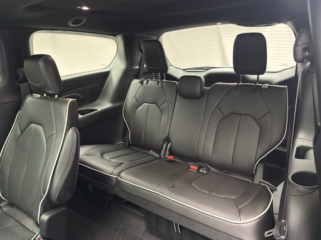 New 2027 Chrysler Pacifica Limited AWD/4WD image 13