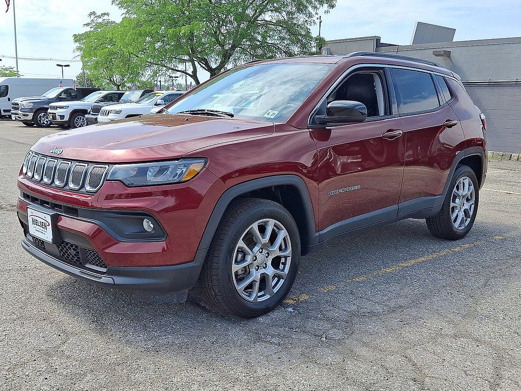 Certified 2022 Jeep Compass Latitude AWD/4WD image 3
