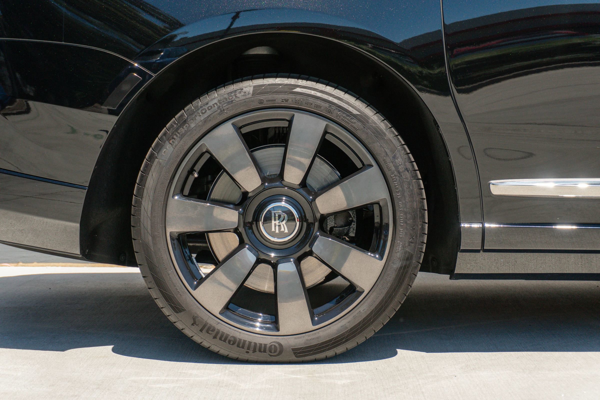 Used 2025 Rolls-Royce Cullinan image 34