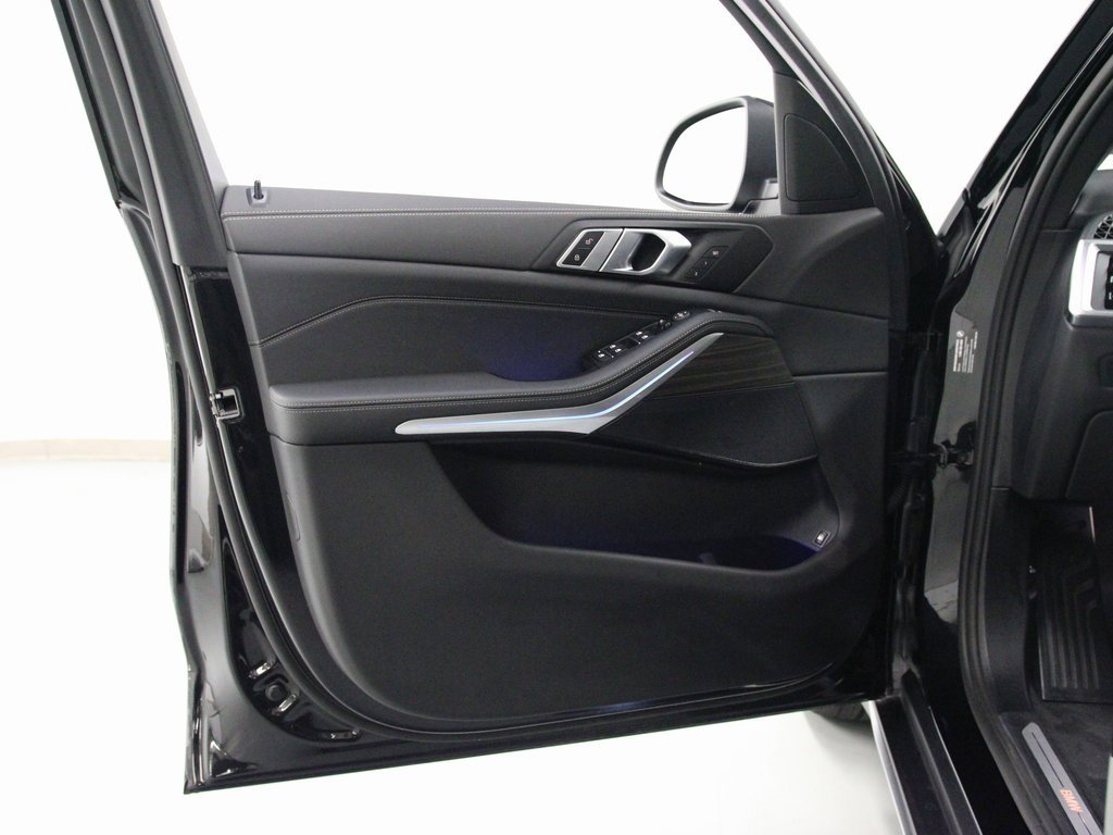 Used 2025 BMW X5 xDrive50e w/ Parking Assistance Package image 18