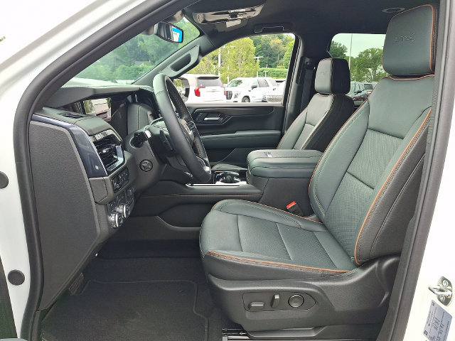 Used 2025 GMC Yukon XL AT4 AWD/4WD image 2