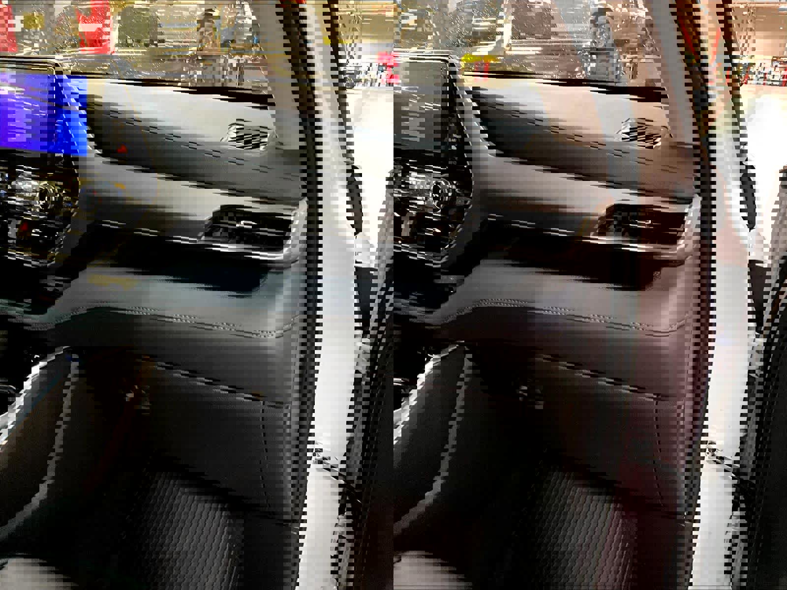 Used 2023 Toyota Highlander XLE image 13