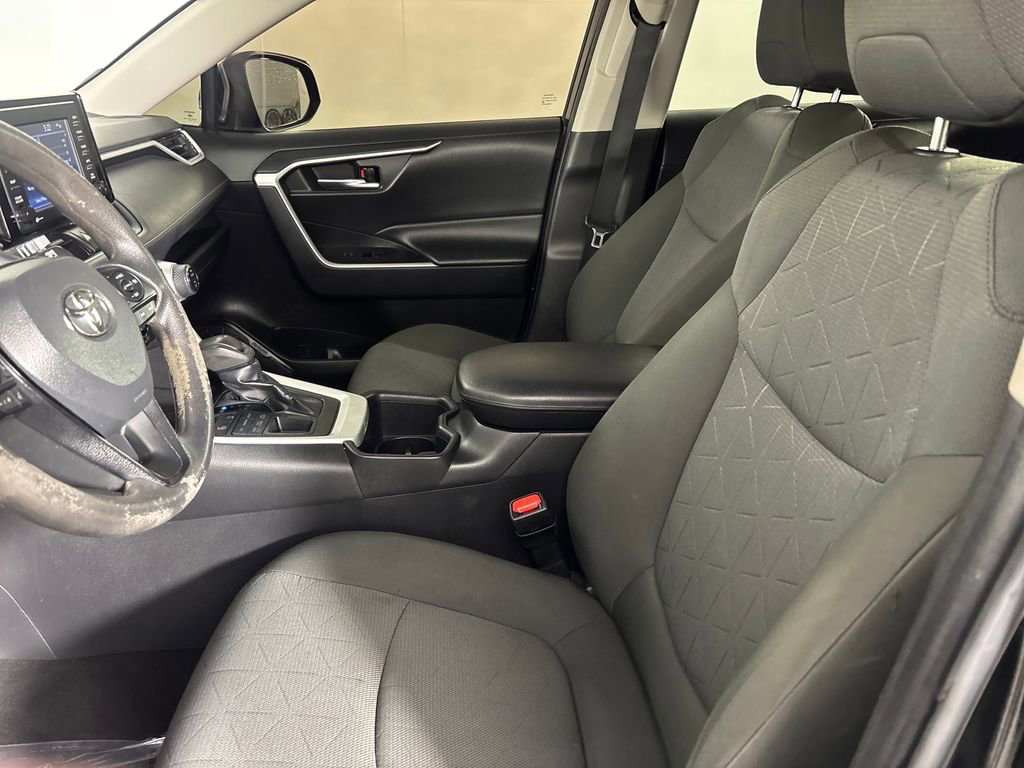 Used 2022 Toyota RAV4 XLE image 8