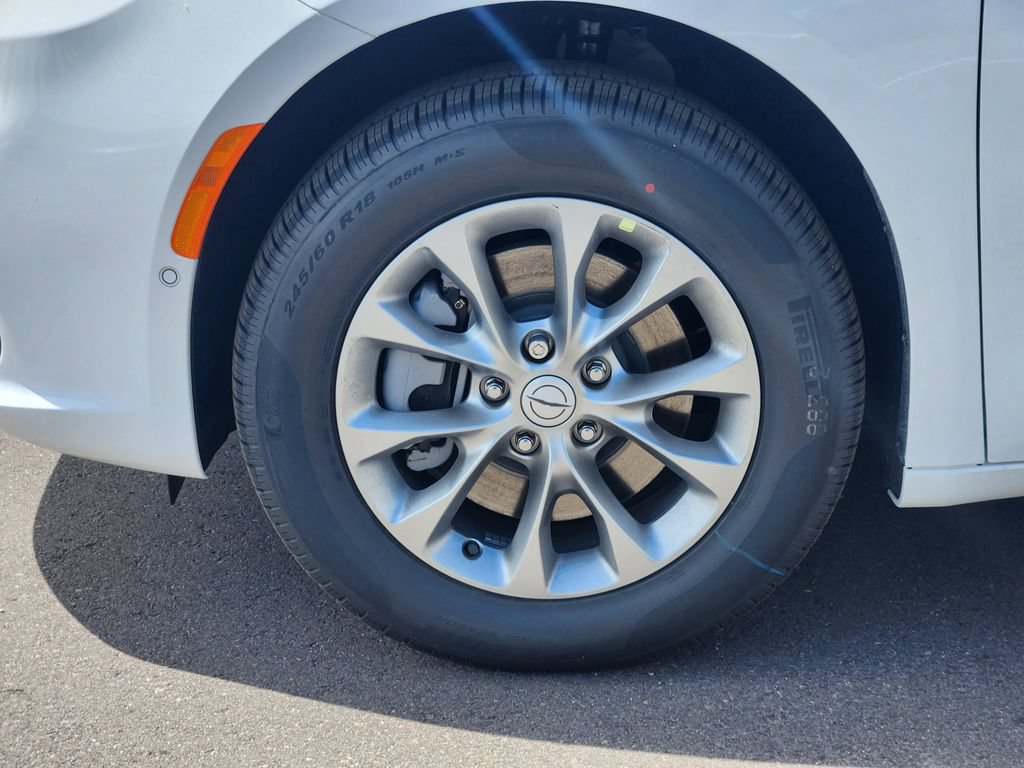 New 2026 Chrysler Pacifica Limited AWD/4WD image 10