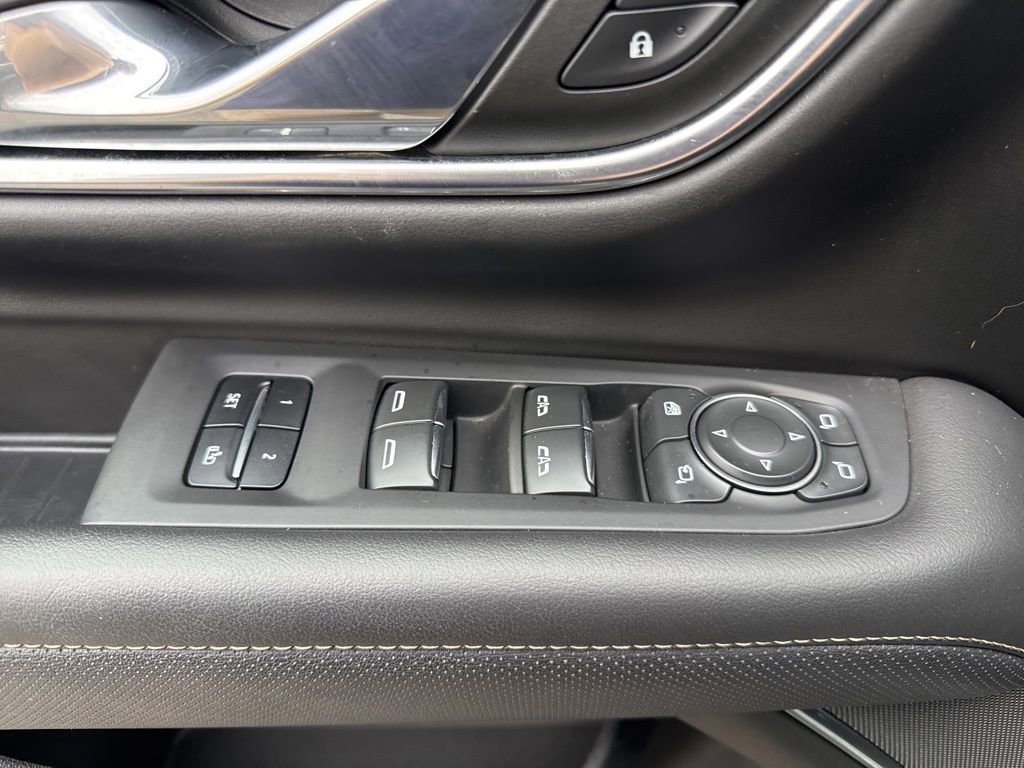 Used 2023 Chevrolet Suburban Premier image 30