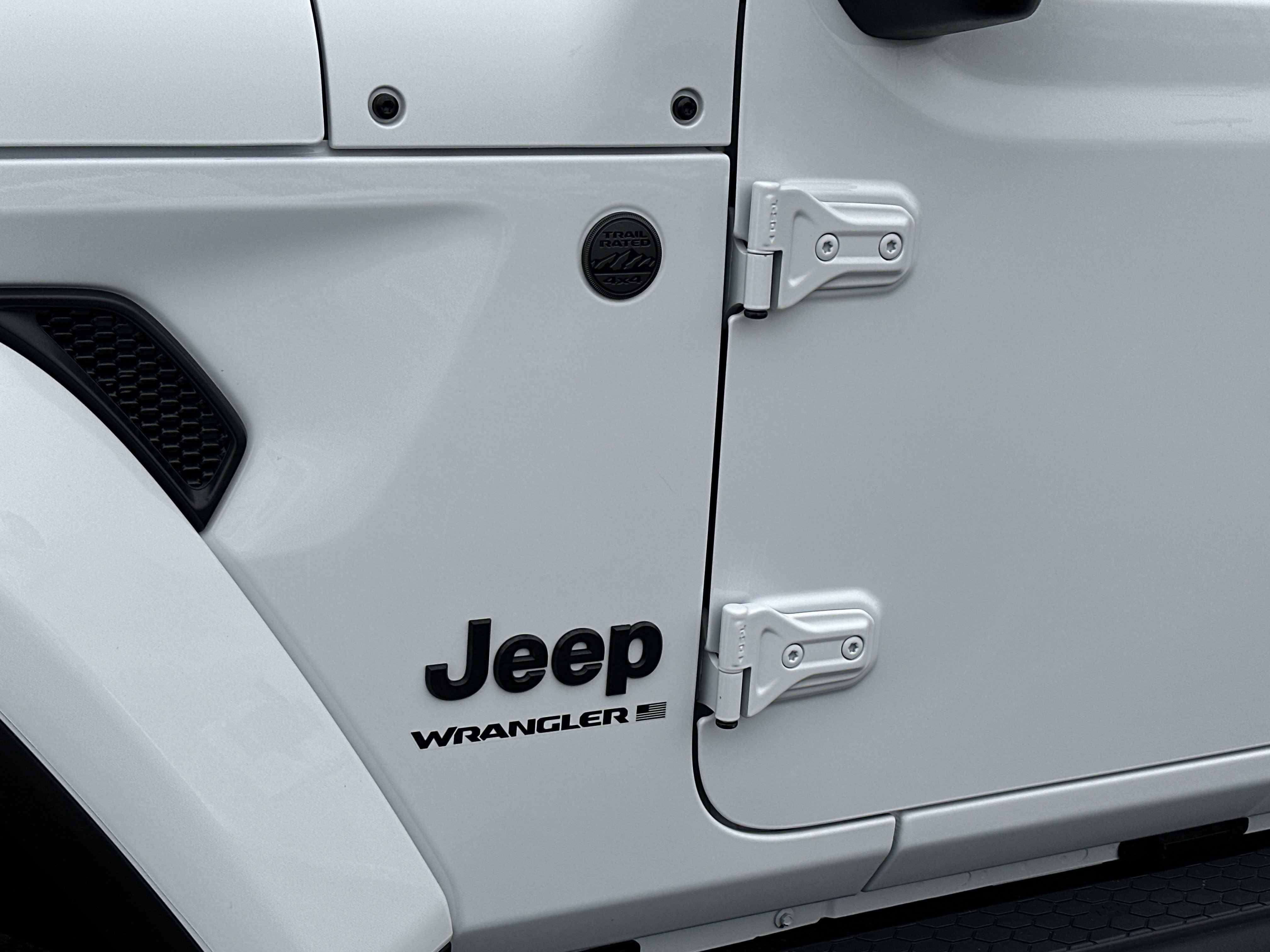 Used 2025 Jeep Wrangler Sahara w/ Safety Group image 14