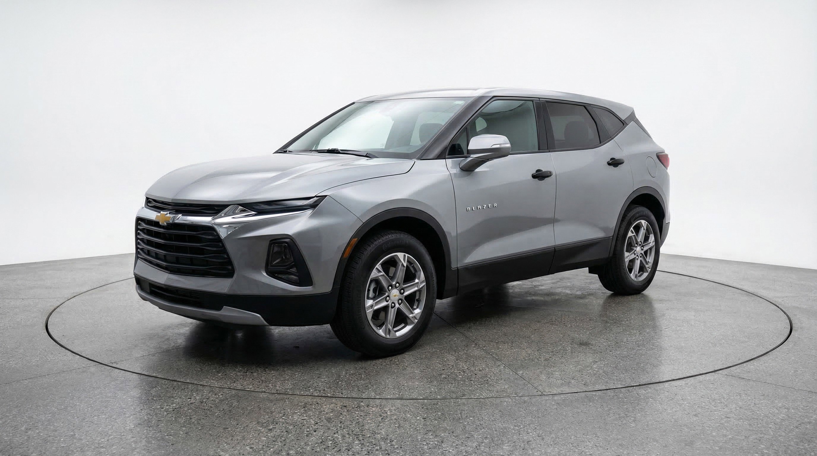 Used 2025 Chevrolet Blazer LT image 3